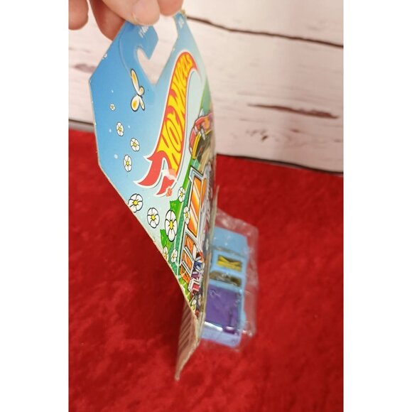 Hot Wheels Volkswagen Caddy 1:5 2021 Series - Picture 3 of 5